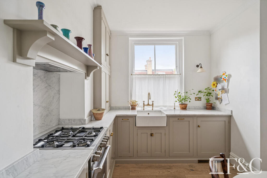 Apartment in London - More