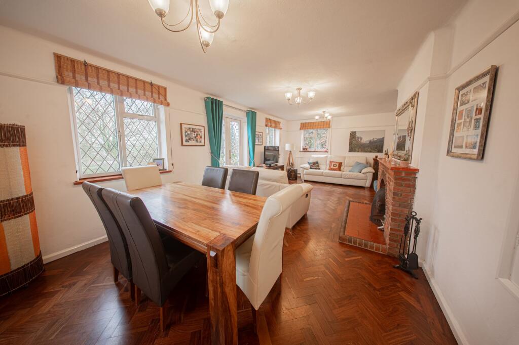 Fox Hill Village, Haywards Heath, RH16 photo 4