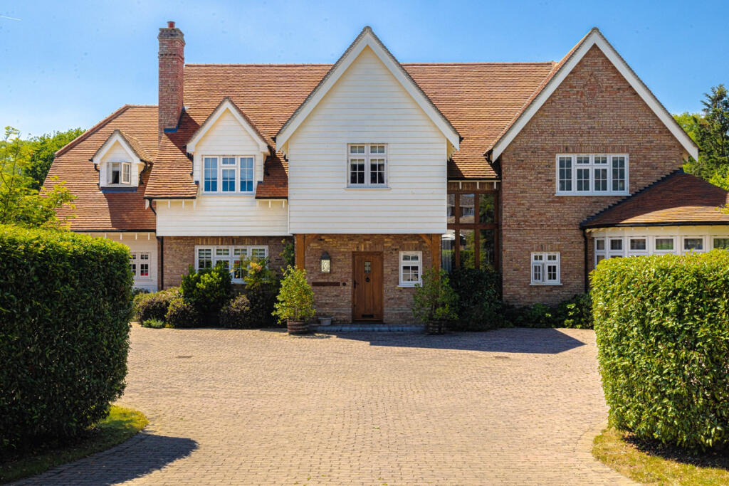 Main image of property: Mangapp Chase, Burnham-on-crouch, CM0