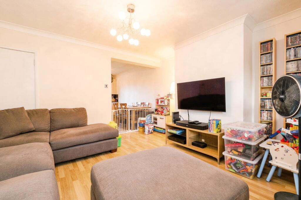 Apartment in Romford - View 3