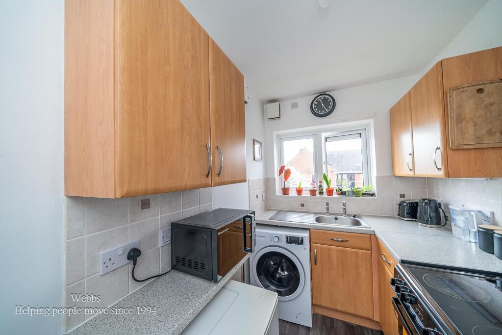 Apartment in Wolverhampton, Ashmore Park - View 5