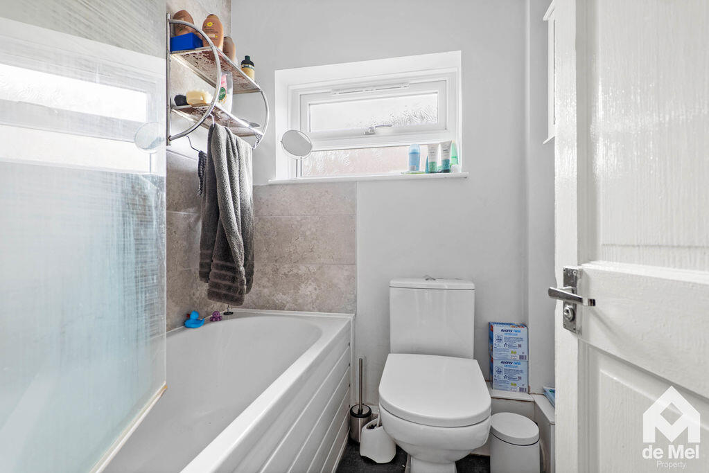 Apartment in Cheltenham, Kingsditch, Hesters Way - View 5