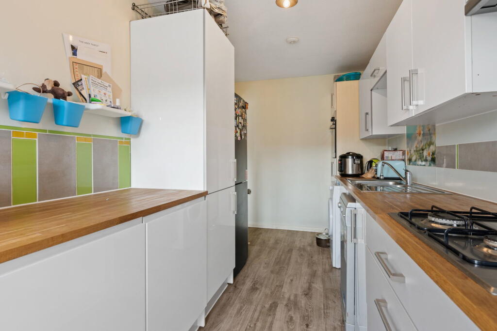 House in Kettering, North Northamptonshire - More
