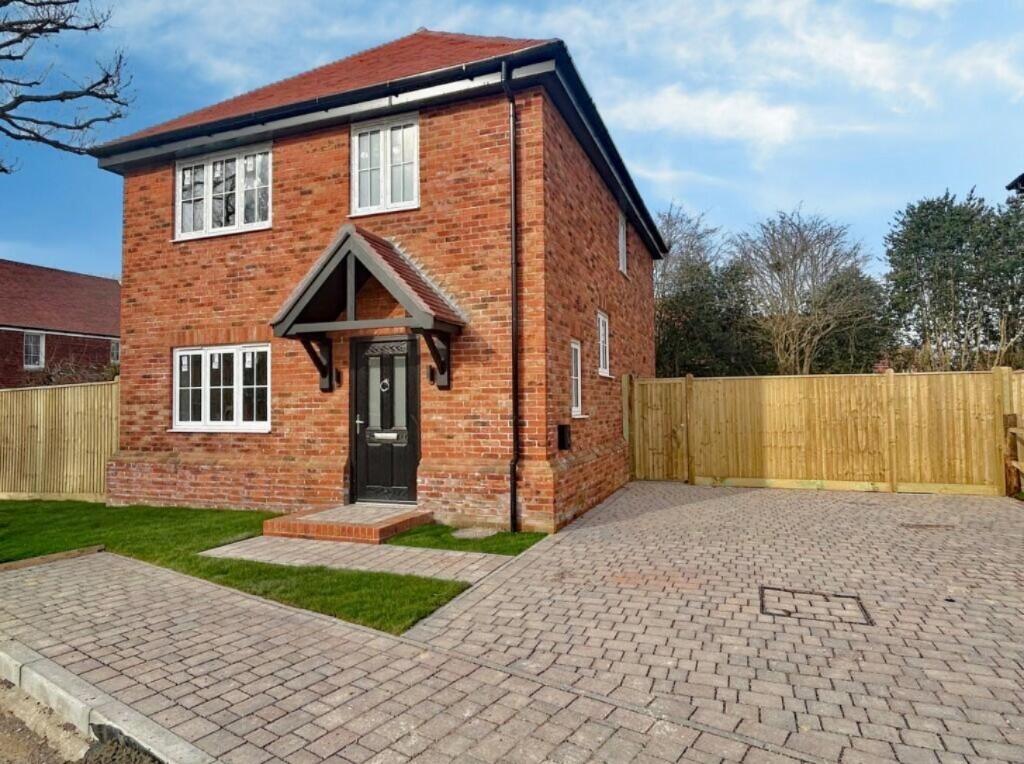 Main image of property: Hop Gardens, TN33