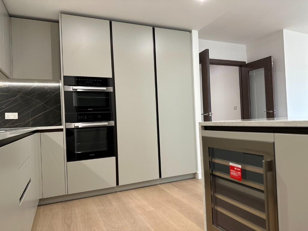Apartment in London - View 5