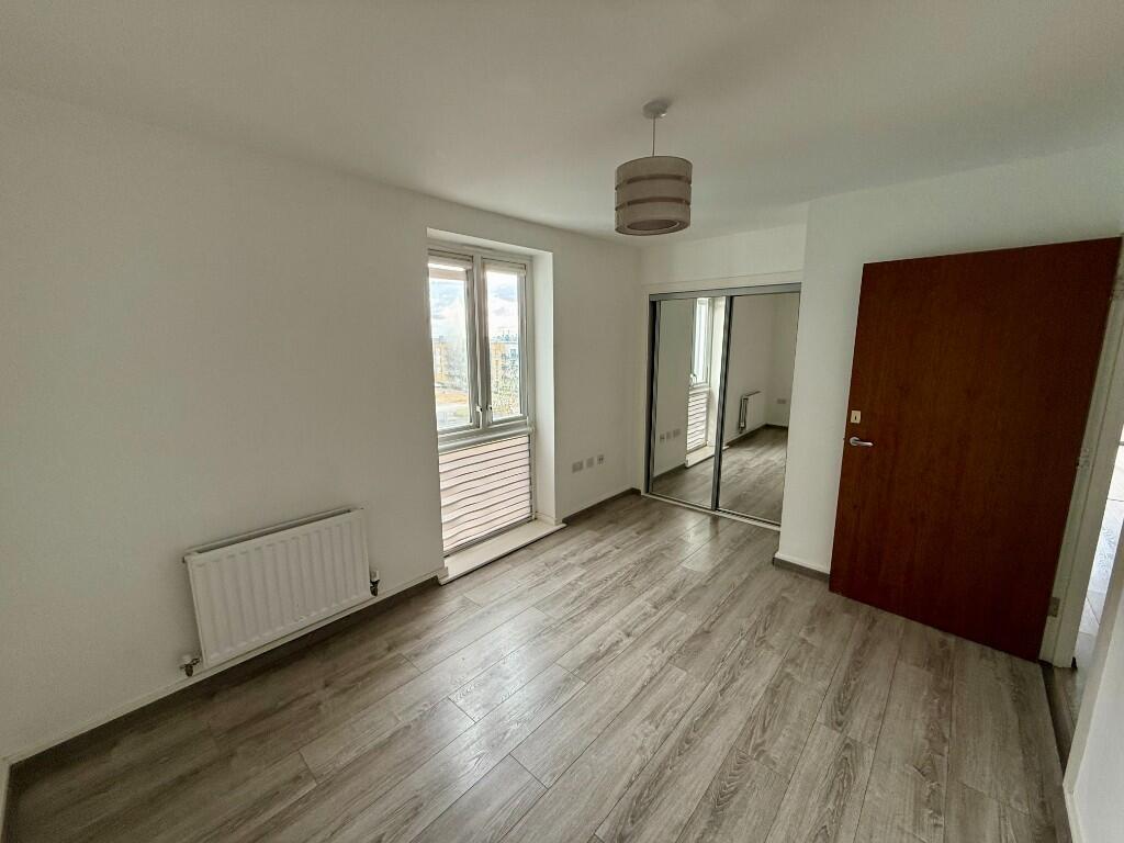 Apartment in Ilford - View 4