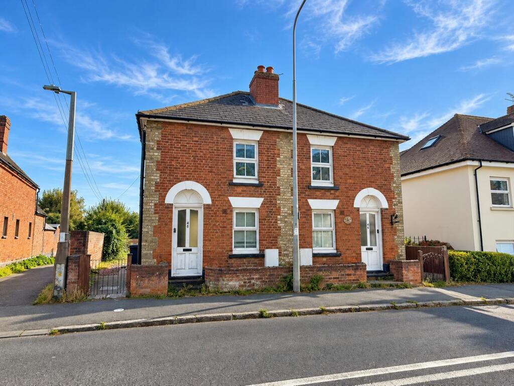 Main image of property: 48 Hockley Road, Rayleigh, SS6 8EB