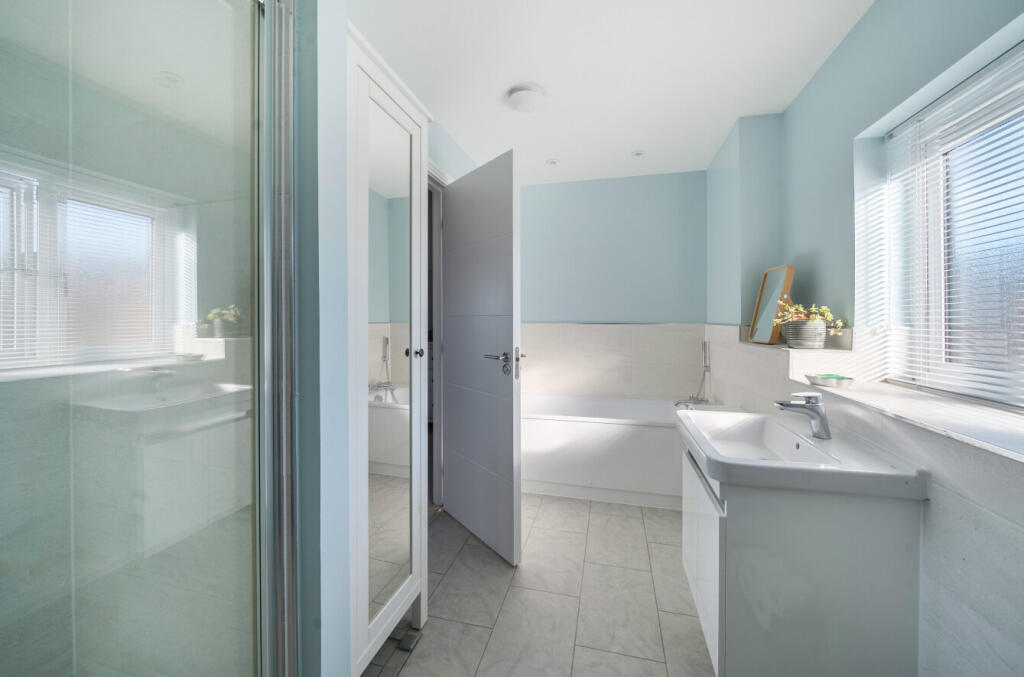 House in Aldershot, Gun Hill Park, North Town - View 5