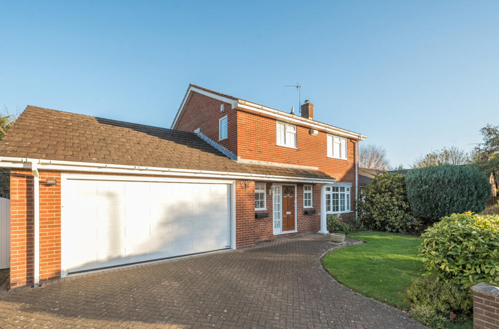 3-bed detached on Norwood Drive, Chester, Cheshire, £495,000