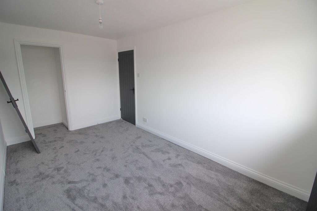 Calver Place, Glossop, SK13 photo 2