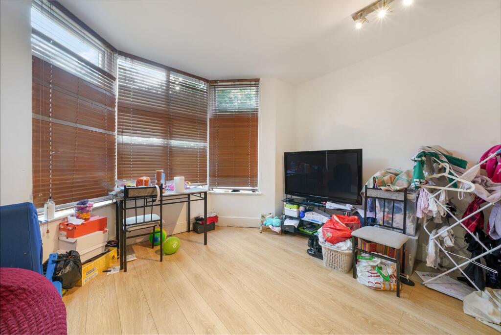 Apartment in Croydon - More