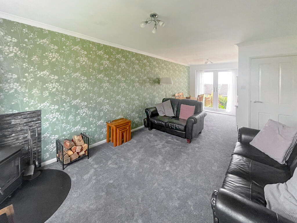 Romsey Close, Lindley, Huddersfield, Kirklees photo 2