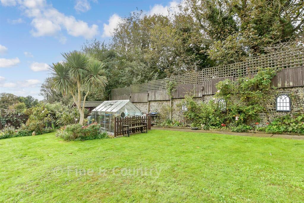 House in Canterbury - View 3