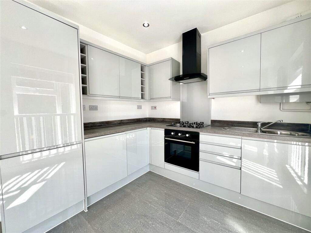 Apartment in Guildford, Surrey - More