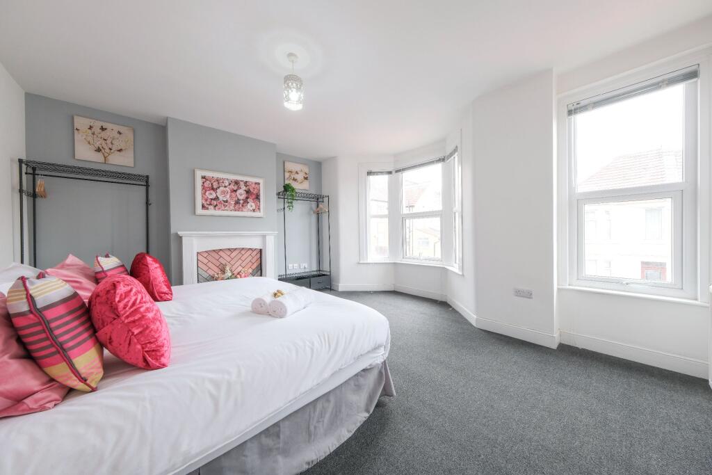 5 bedroom semi-detached house for rent