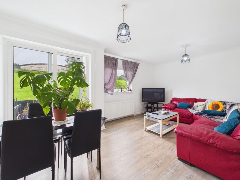 Apartment in East Kilbride, Whitemoss, The Village - View 2
