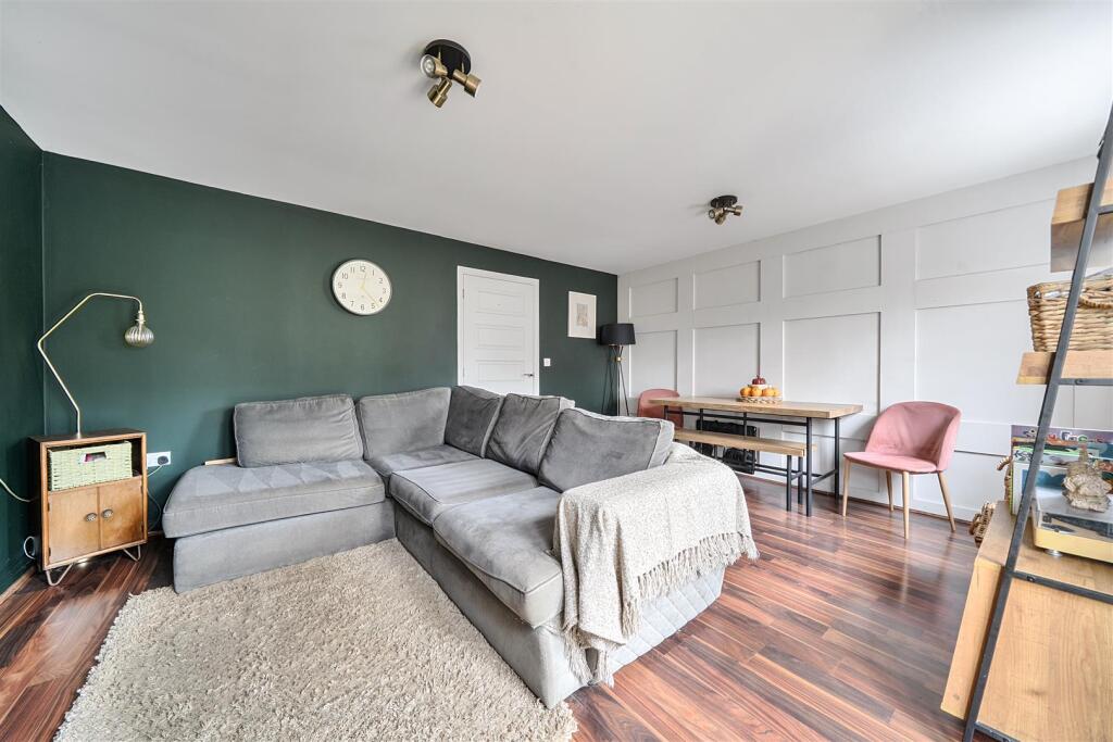 House in Eastleigh, Bursledon - More