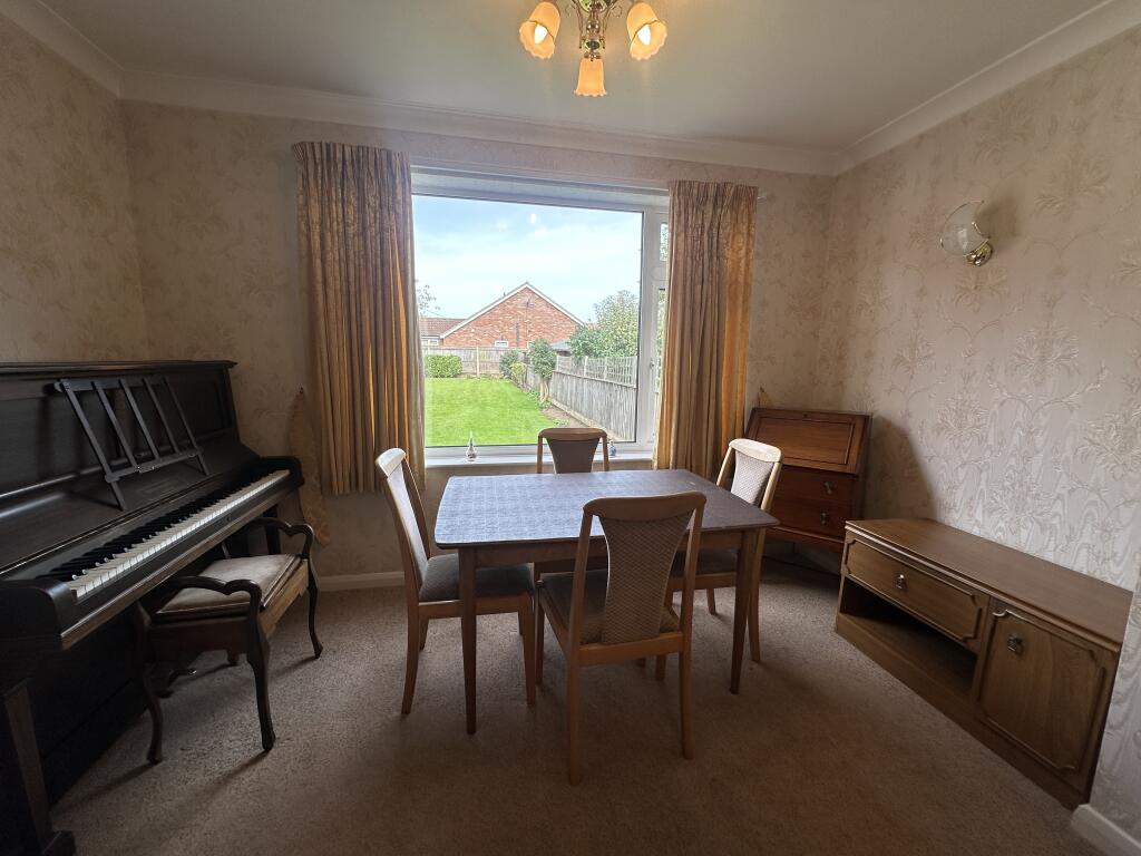 Grantham Avenue, Scartho, Grimsby, DN33 2HE photo 5