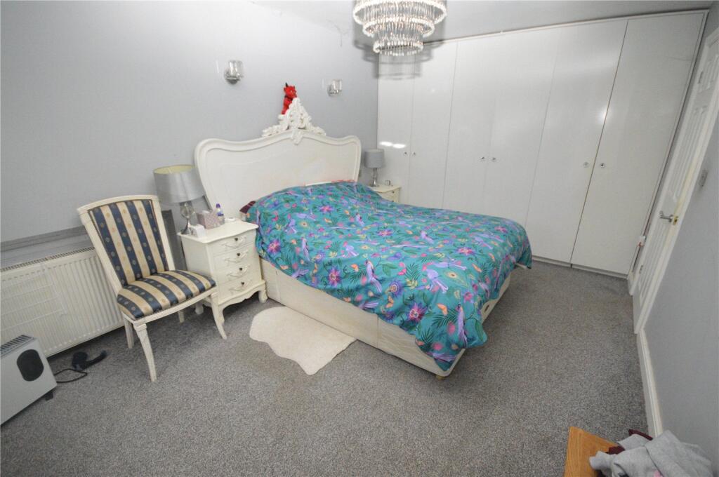 Leyhill Drive, Luton, Bedfordshire, LU1 photo 4