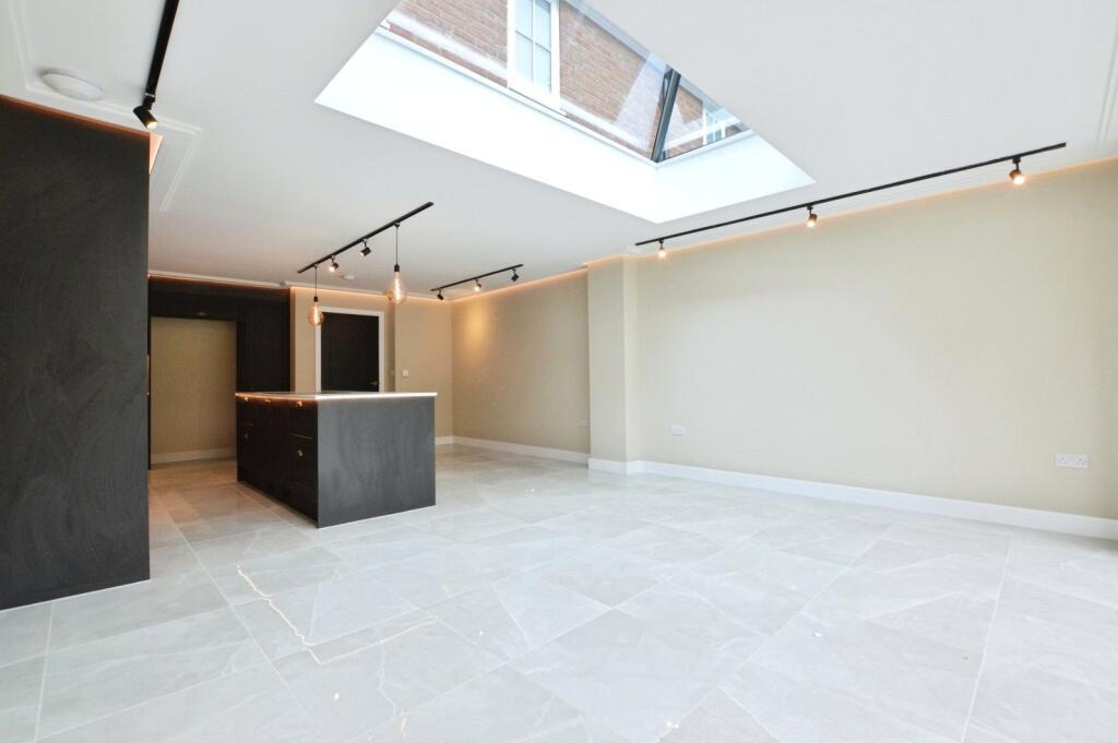 House in Southampton - More