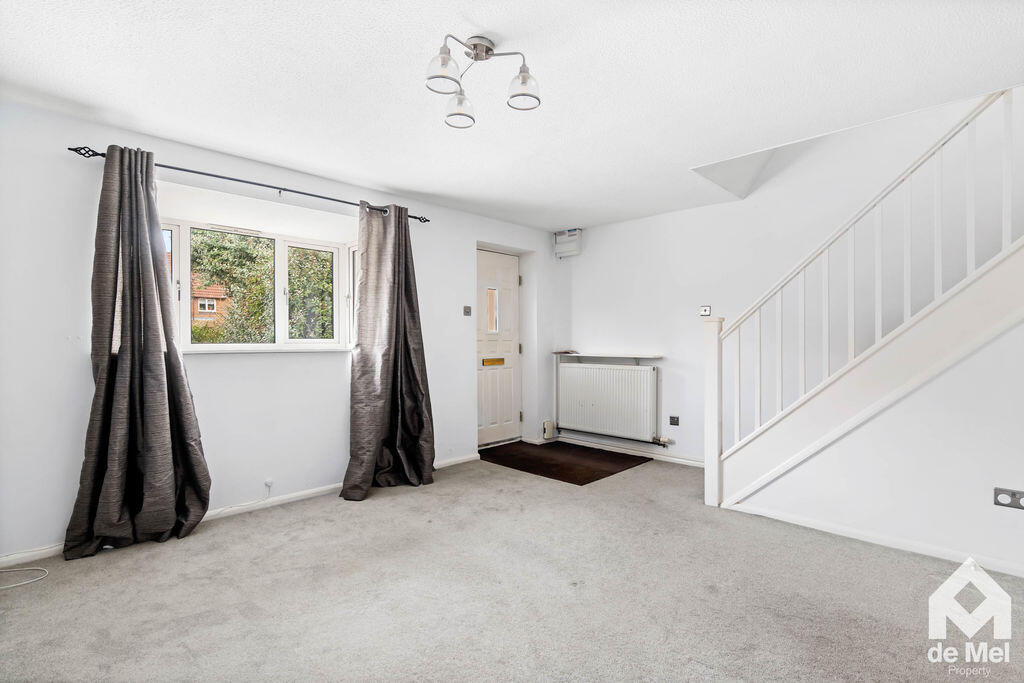 House in Gloucester - View 4