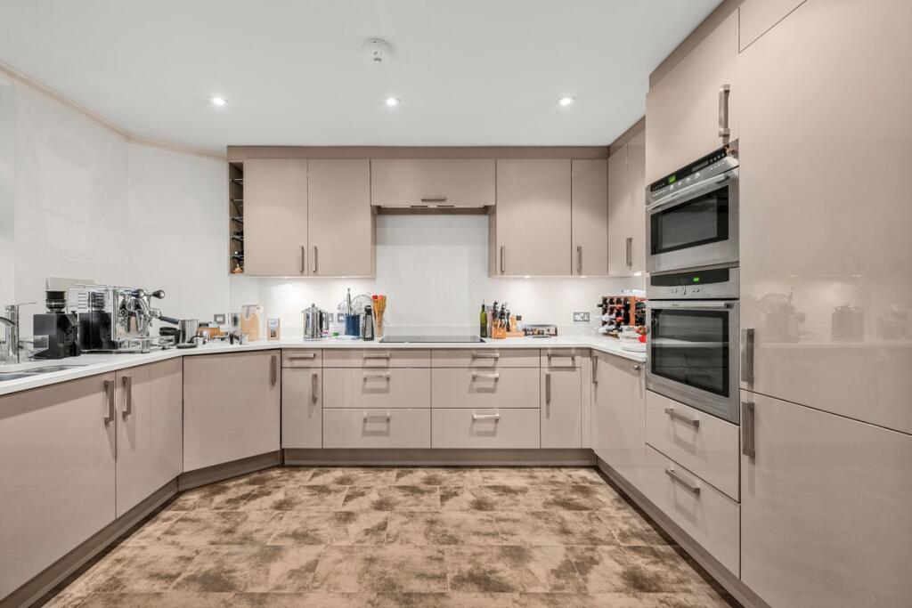 Apartment in London, City of Westminster - View 3