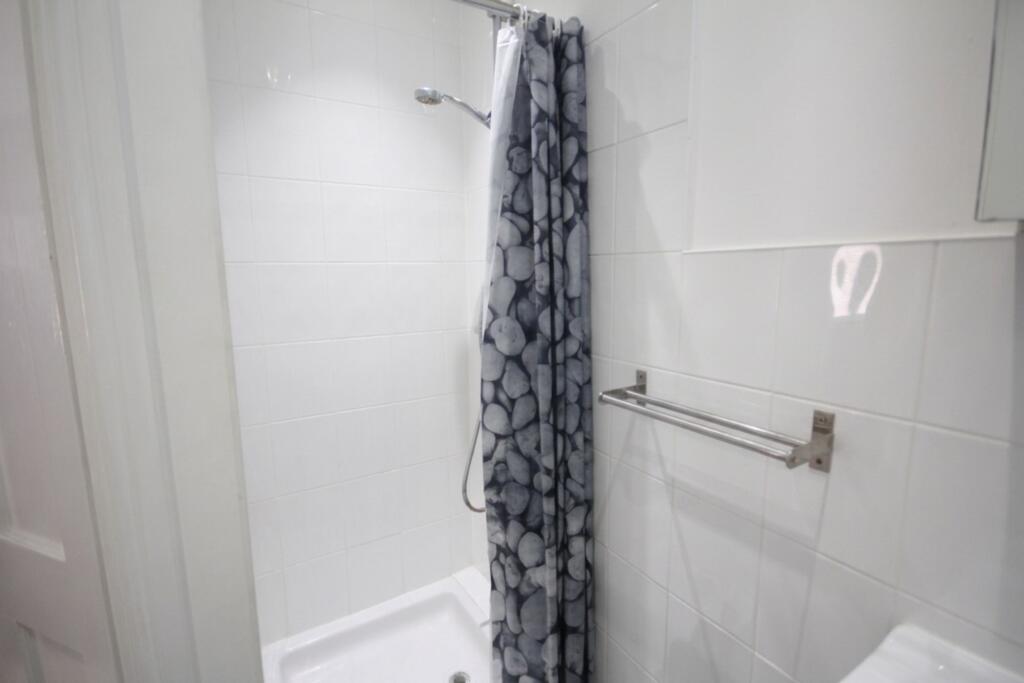 Apartment in Southall - View 4
