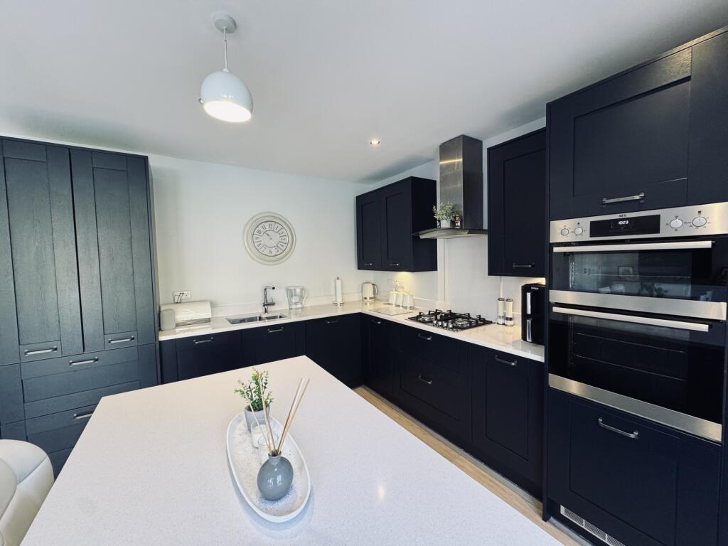House in Basingstoke and Deane, Little Basing, Riverdene - More