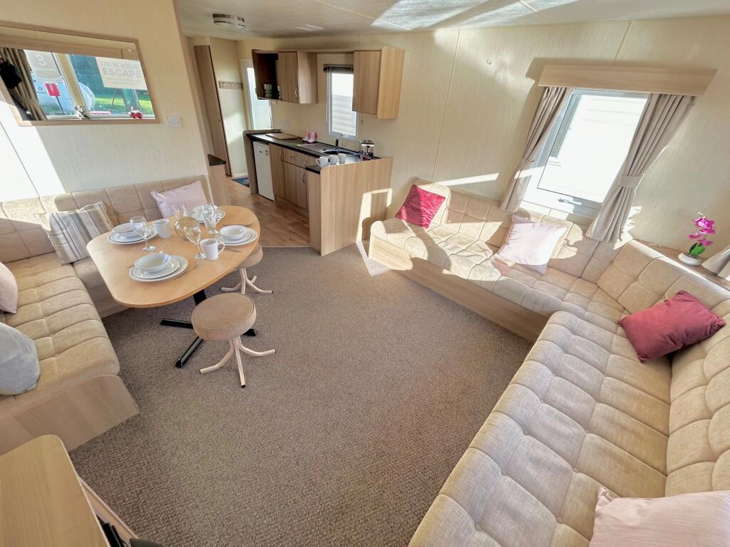 2012 Willerby Horizon , St. Osyth Beach Holiday Park, St Osyth, Clacton-on-Sea, Essex, CO16 8SG - View 2
