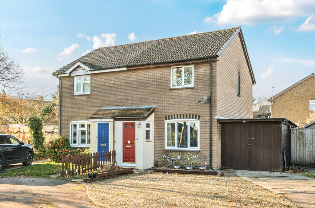 3-bed semi-detached on Bracken Close, Carterton, Oxfordshire, £290,000