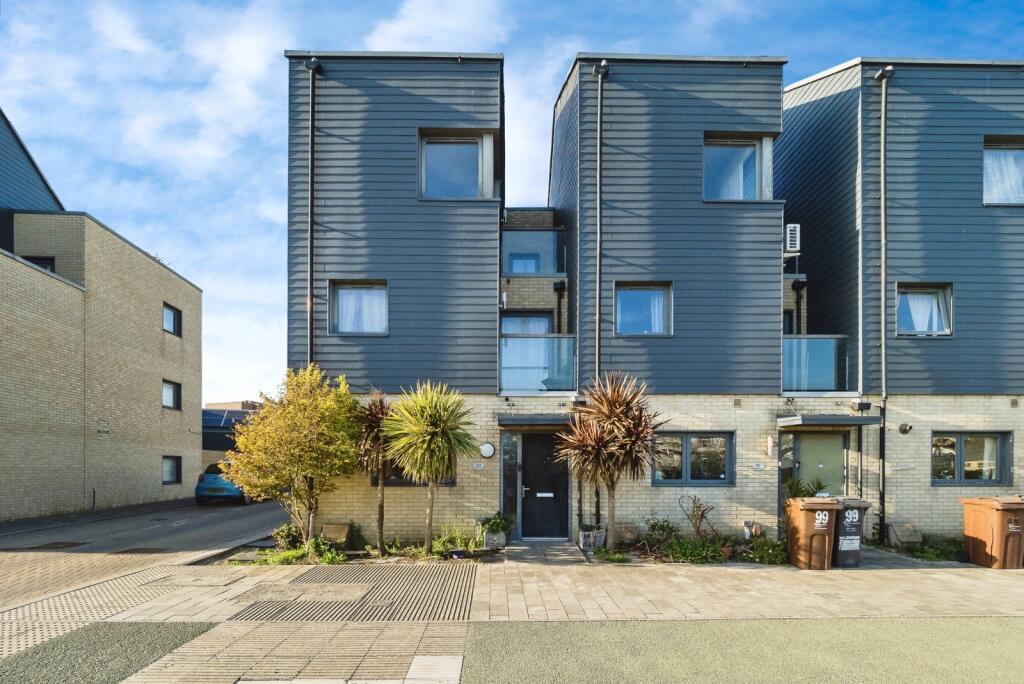 4-bed house on Galleons Drive, Barking, IG11, £475,000