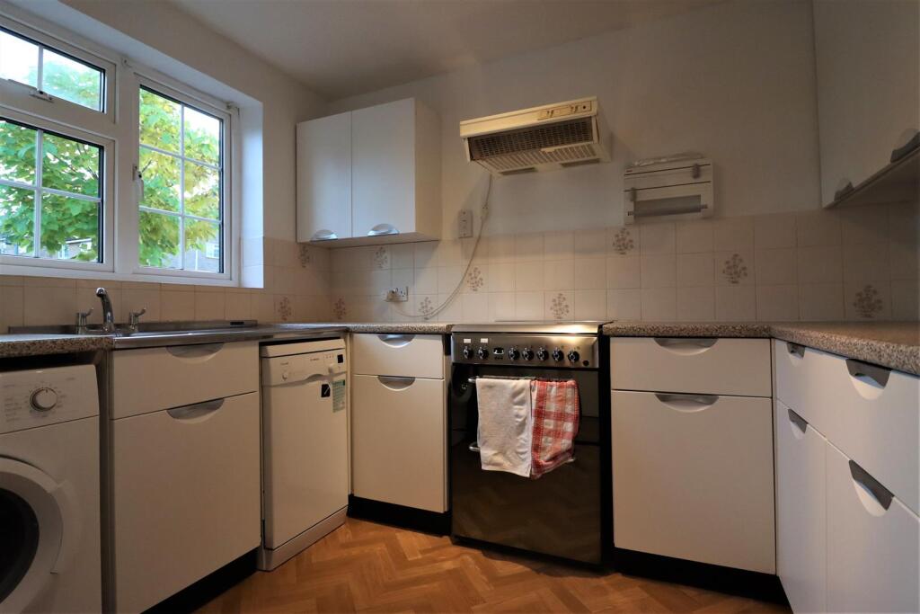 House in London, Ickenham - View 4