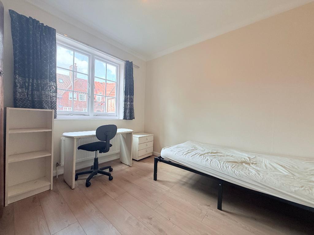 Main image of property: Fitzneal Street, London, W12 0BB