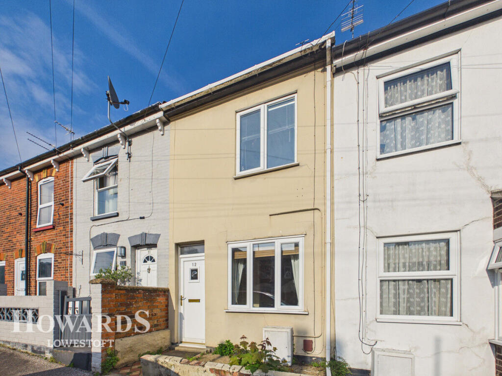3-bed terraced on Clarence Road, Lowestoft, £140,000