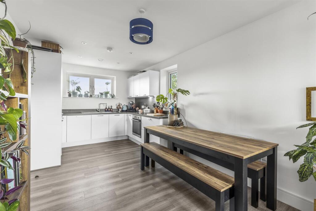 Apartment in High Wycombe, Daws Hill - View 4