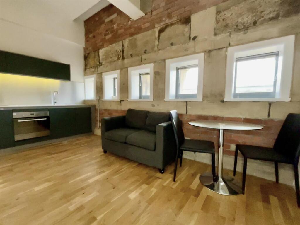 Apartment in Bradford, Girlington, Manningham - More