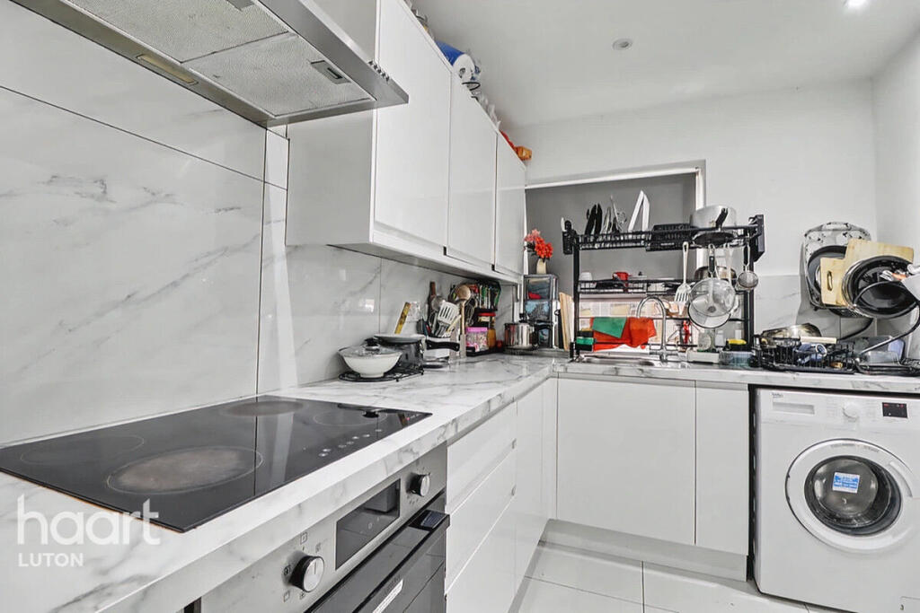 4-bed detached on Wingate Road, Luton, £425,000