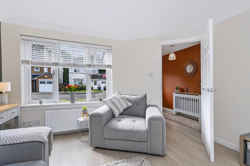 House in Pumpherston, Craigshill - View 4