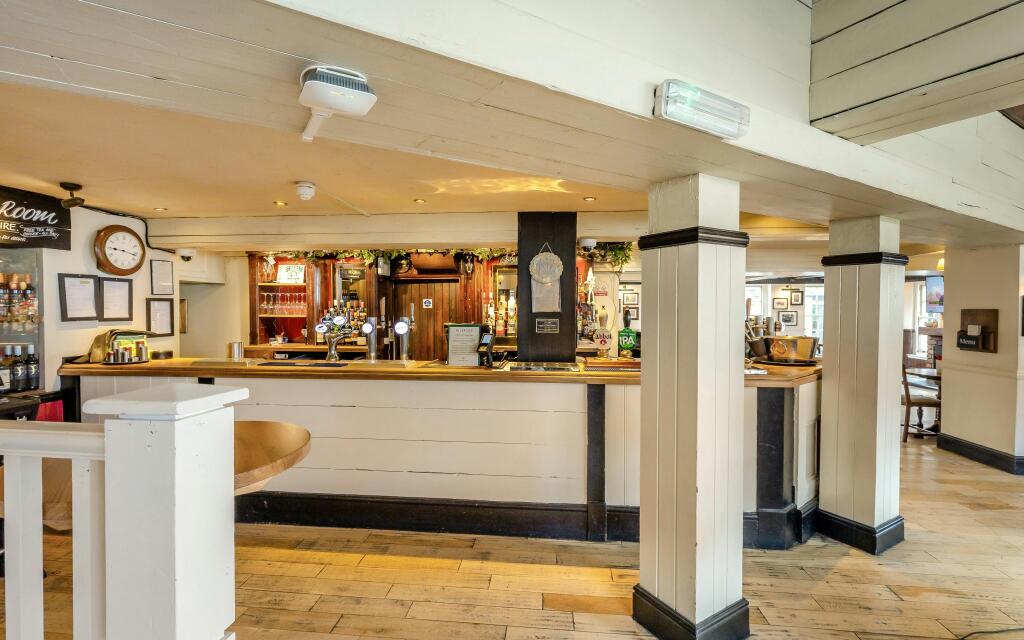8685245-interior16.jpg