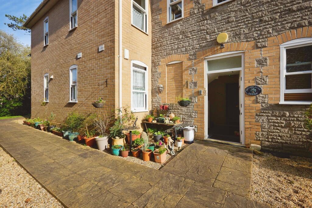 Additional image 5 of High Street, Henstridge, Templecombe