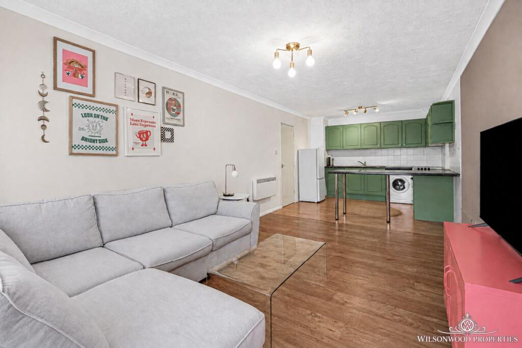 Apartment in Southend-on-Sea - View 5