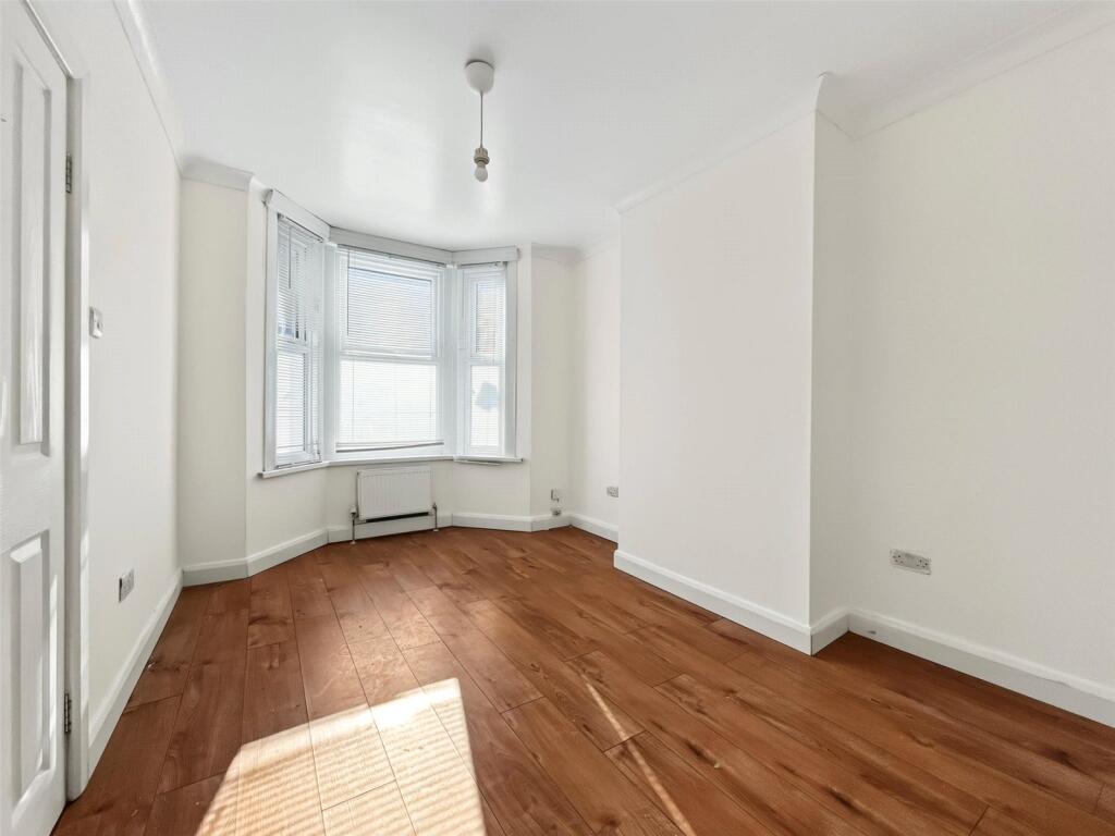 House in Gillingham, Hale - More