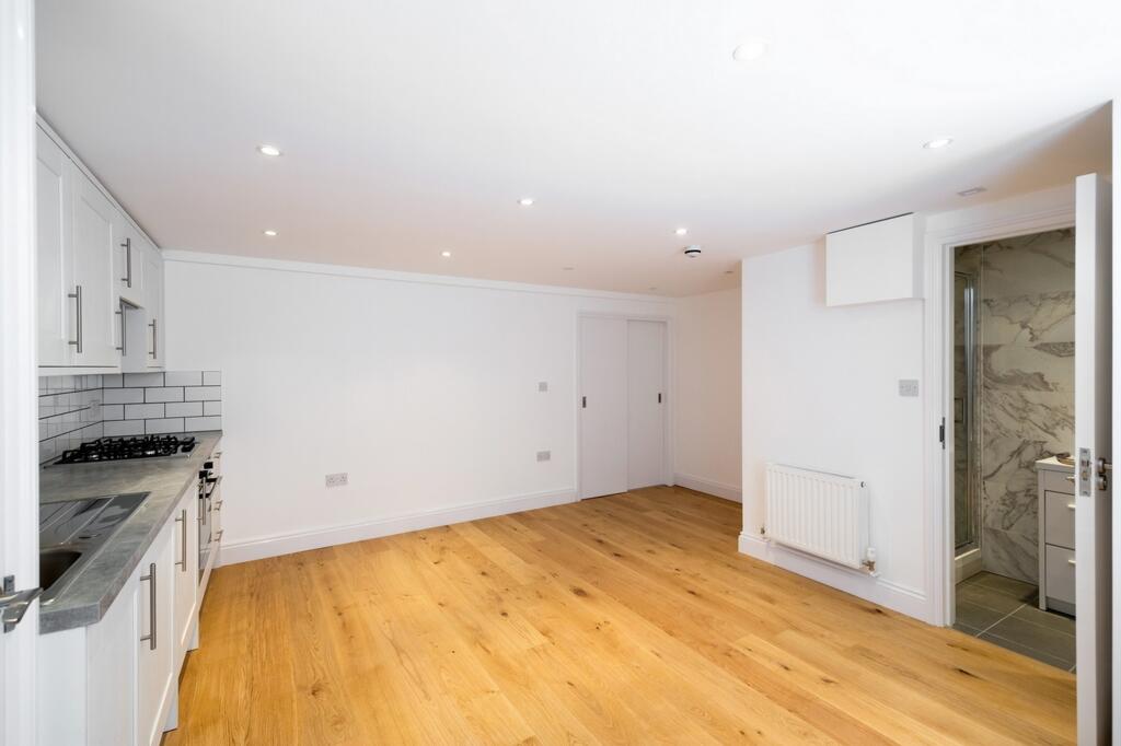 Apartment in London - View 5