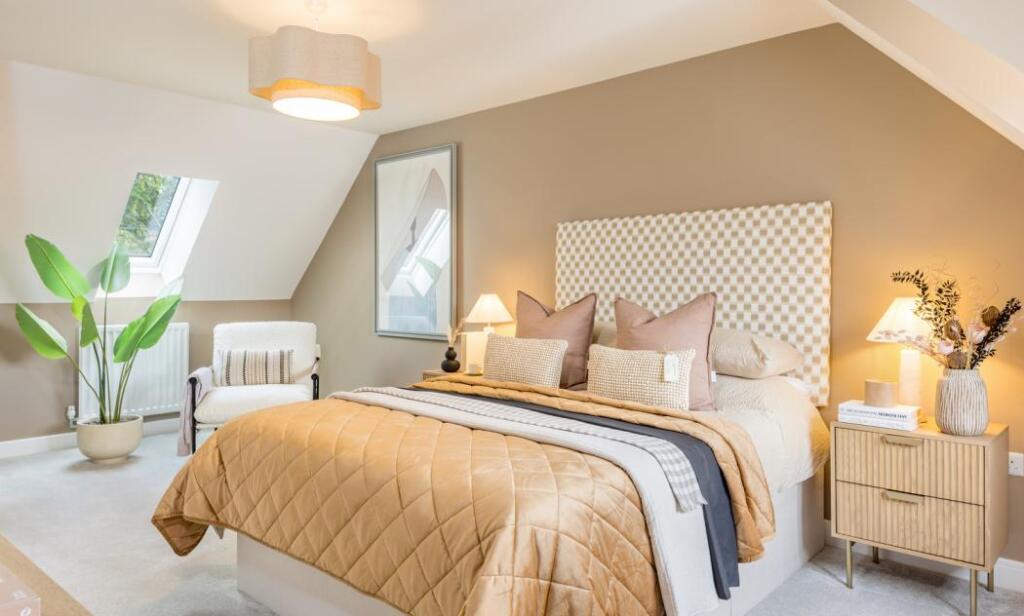 House in Tunbridge Wells, Hawkhurst - More
