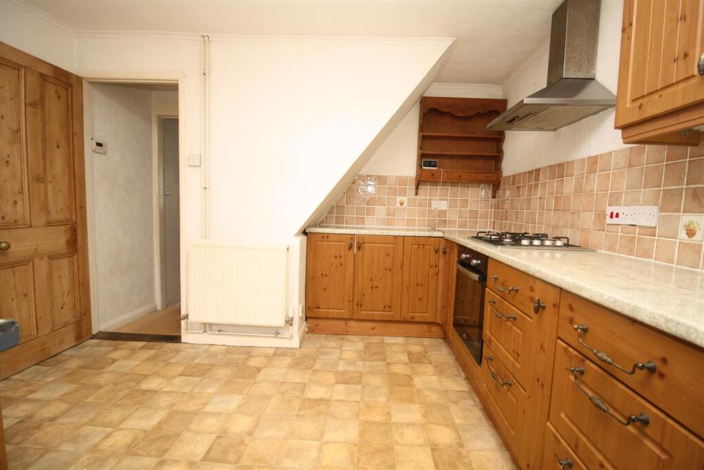 House in Linslade, Southcott, Leighton-Linslade - More