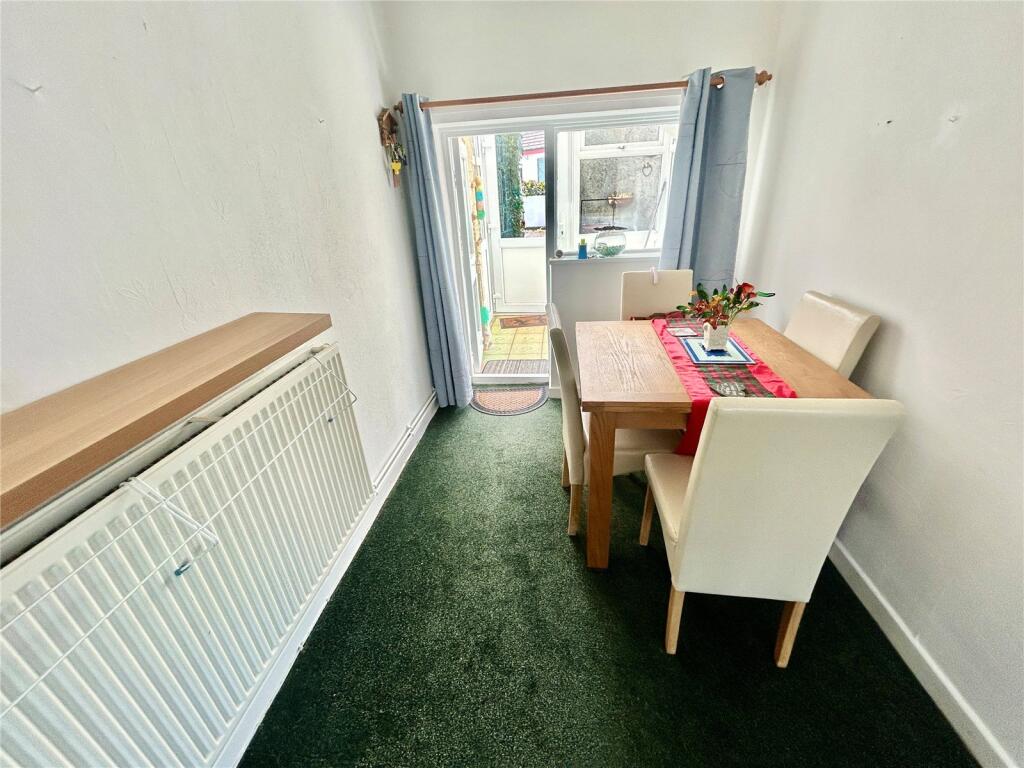 Lon Goch, Amlwch, Isle of Anglesey, LL68 photo 4