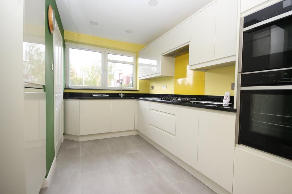 Lindsay Court, 28 Lindsay Road, BRANKSOME PARK, BH13 photo 4