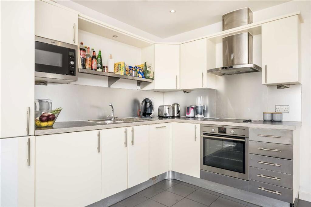 Apartment in London - View 5