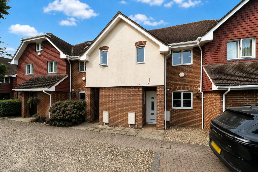 Main image of property: Kingsbridge End, Hook, Hampshire, RG27