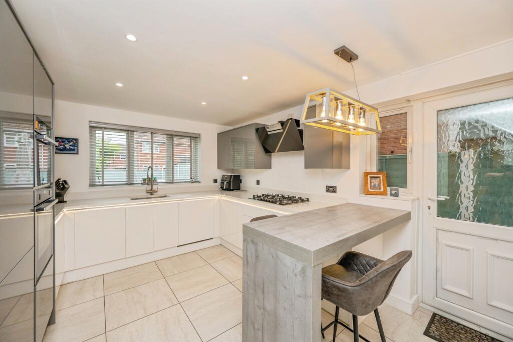 House in Lichfield, Burntwood - View 3
